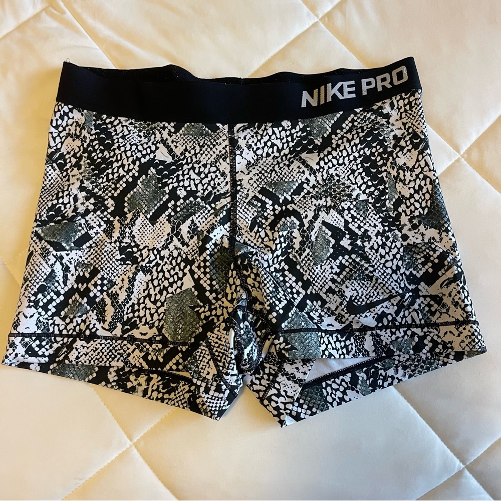 Nike Pro Women's Snakeskin Patterned Shorts